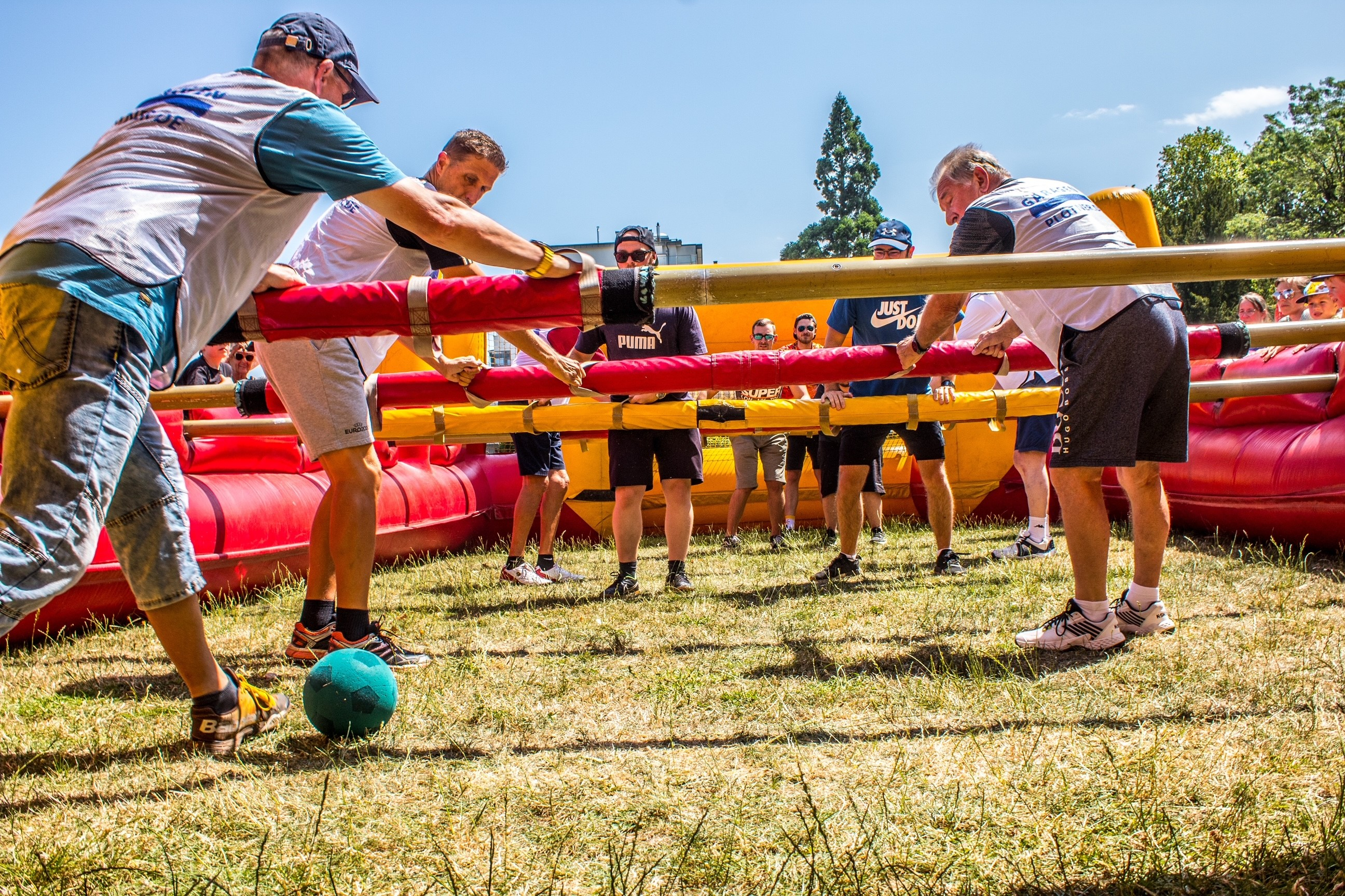Bombenwetter, Bombenstimmung, Bombentore “Menschenkicker“-Turnier von BREISIG.live voller Erfolg